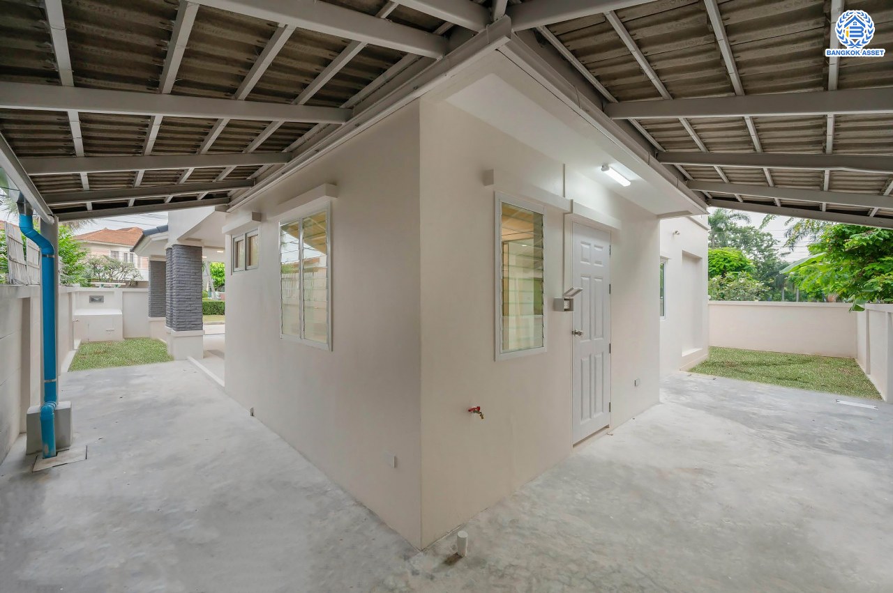 บ้านมือสองตกแต่งใหม่ โครงการ เพอร์เฟคเพลส รัตนาธิเบศร์-ไทรม้า รองรับความสุข บนเนื้อที่ 64.5 ตร.ว. พื้นที่ใช้สอย 190.43 ตร.ม. ฟังก์ชัน 3 ห้องนอน 3 ห้องน้ำ จอดรถได้ 2 คัน ทำเลเชื่อมต่อได้หลายเส้นทาง ติดถนนรัตนาธิเบศร์ และรถไฟฟ้าสายสีม่วง "สถานีบางรักน้อยท่าอิฐ"